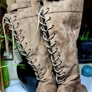 Back lace up, extremely neutral colored boot, making it one of my closer staples